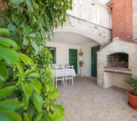 Apartment Ruza & Rita Supetar