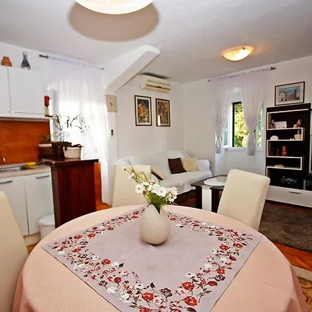 Ruza & Rita Appartement Supetar
